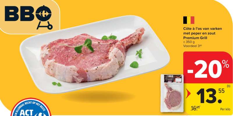 Côte à l'os van varken met peper en zout